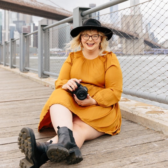 Meet your Posher, Megan!! - Picture 4 of 10